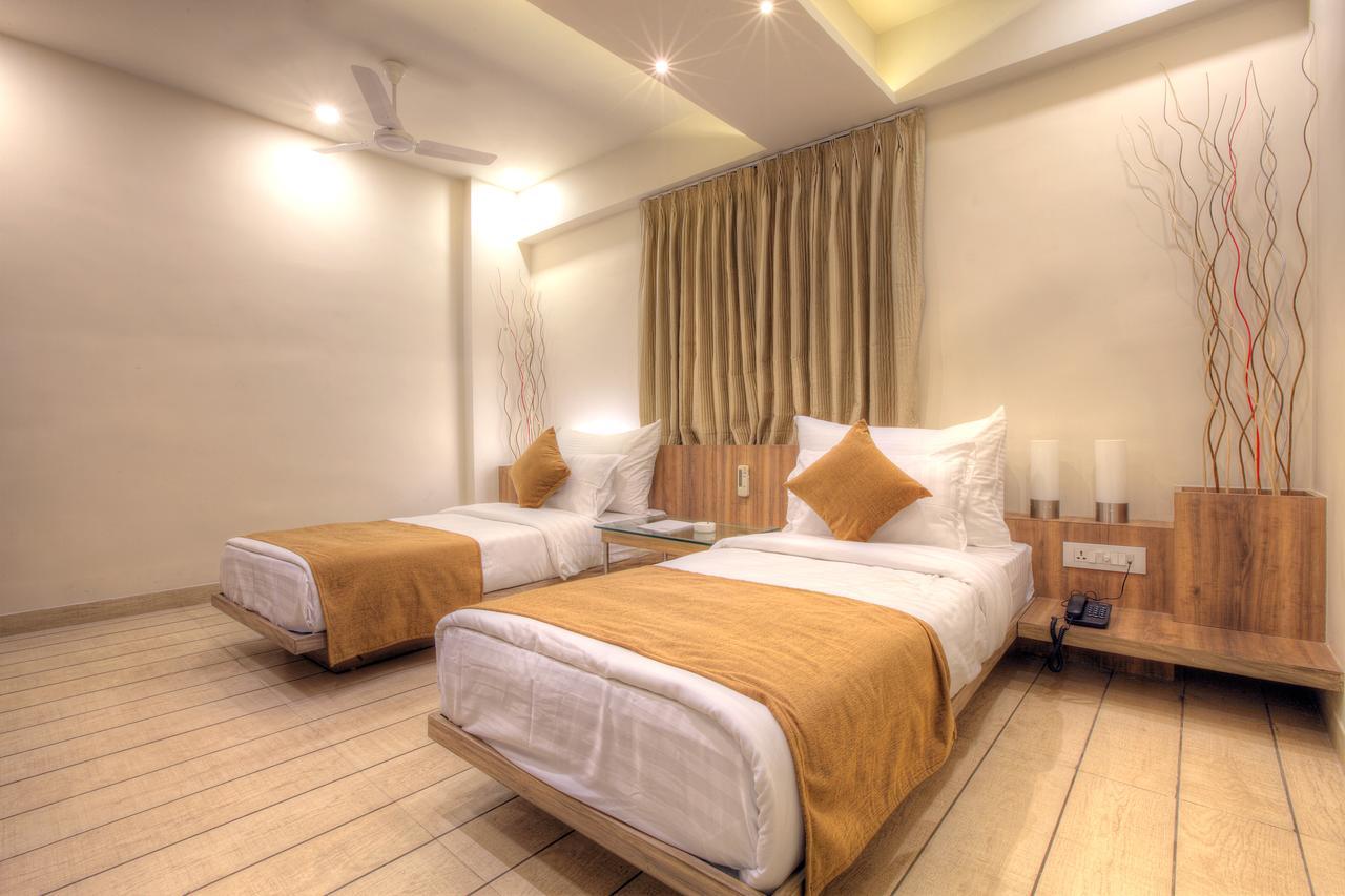 Scenaria Hotel อาเมดาบัด ภายนอก รูปภาพ