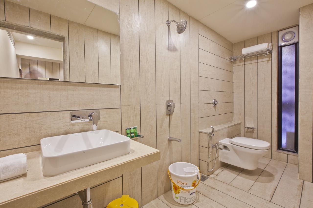 Scenaria Hotel อาเมดาบัด ภายนอก รูปภาพ